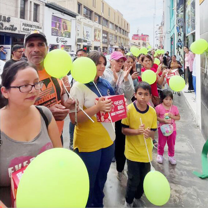 Warm congratulations - the grand opening of the new store in Peru !